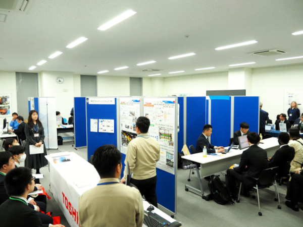 企業展示の様子